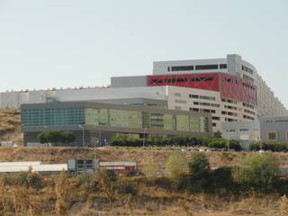 Comércio/Serviços e Silo Automóvel em Carnaxide, 2levels, Arquitetura e Engenharia, Lda 2levels, Arquitetura e Engenharia, Lda Case moderne