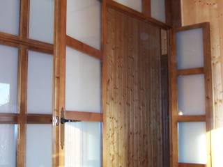 Cerramiento en madera y Cristal., la alacena segoviana s.l la alacena segoviana s.l Eclectic style corridor, hallway & stairs Wood Wood effect