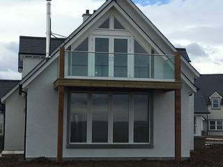 Plot 4, The Views, Gallaton, Stonehaven, Aberdeenshire, Roundhouse Architecture Ltd Roundhouse Architecture Ltd Modern home balcony,white exterior