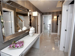 Make every room a new adventure..... Pasillos, vestíbulos y escaleras modernos de Graeme Fuller Design Ltd Moderno