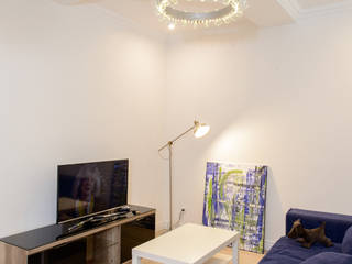 Делаем из однокомнатной квартиры двушку на Голосеевской, B-design B-design Ruang Keluarga Gaya Eklektik