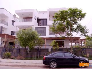 Bungalow At Ahmadabad, ni3design ni3design Casas modernas