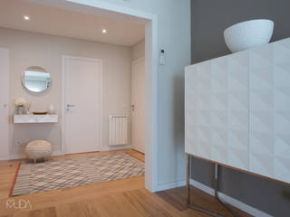 CB Apartment - Lisbon, MUDA Home Design MUDA Home Design Modern corridor, hallway & stairs