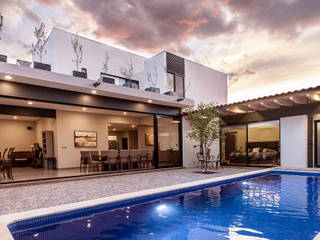 CASA MAPLES, Loyola Arquitectos Loyola Arquitectos モダンスタイルの プール