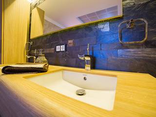 Özer Residence, Onn Design Onn Design Casas de banho minimalistas Madeira Acabamento em madeira