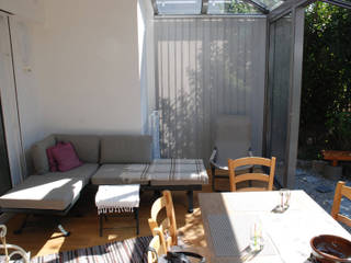 Wintergarten im Grünen, Schmidinger Wintergärten, Fenster & Verglasungen Schmidinger Wintergärten, Fenster & Verglasungen Anexos de estilo moderno Aluminio/Cinc