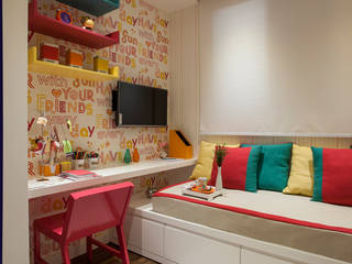 Quarto colorido, por que não? homify Escritórios ecléticos MDF quartos coloridos,quartos,quarto de menina,quarto adolescente