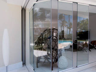 Cerramiento acristalado sin perfiles verticales Seeglass One en terraza, AYUSO EURO SYSTEMS, S.A. DE C.V. AYUSO EURO SYSTEMS, S.A. DE C.V. Modern windows & doors Aluminium/Zinc