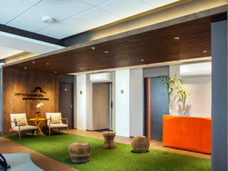 OFFICE - ALPHAVILLE , Infinity Spaces Infinity Spaces Clínicas y consultorios médicos de estilo moderno