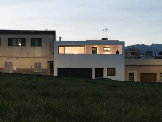 CASA PATIO, MARÈS ARQUITECTURA MARÈS ARQUITECTURA Rumah Modern