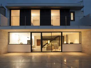 CASA PATIO, MARÈS ARQUITECTURA MARÈS ARQUITECTURA Rumah Modern