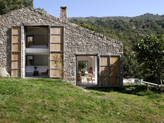 Off grid home in Extremadura, ÁBATON Arquitectura ÁBATON Arquitectura خانه ها