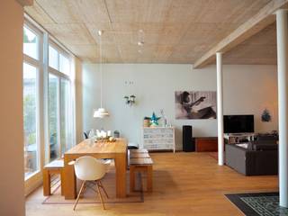 Schreinerwerkstatt zum Loft mit Atrium, nagy-architektur nagy-architektur Phòng ăn phong cách hiện đại