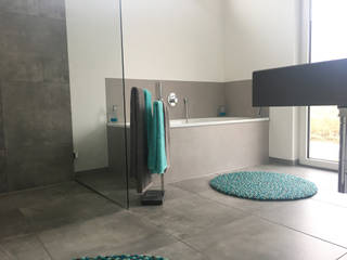 Fugenlose Oberflächengestaltung, FARBCOMPANY FARBCOMPANY Modern bathroom Grey