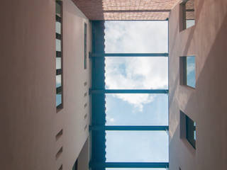 Terrace House at Robin Road, Quen Architects Quen Architects Asian corridor, hallway & stairs