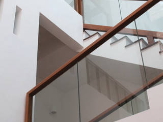 Terrace House at Robin Road, Quen Architects Quen Architects Asian corridor, hallway & stairs