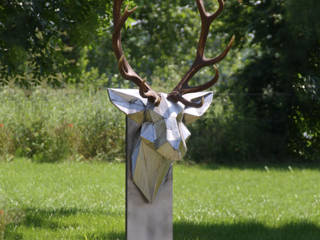 Sculpture d'interieur sur socle, Trophée de cerf, mue naturelle, AG¨ / AGtrema AG¨ / AGtrema 다른 방 철 / 철강