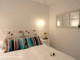 Sencillo Apartamento con Decoraciones en blanco: Muy Fácil de combinar , RDestudio RDestudio Modern style bedroom Wood Wood effect