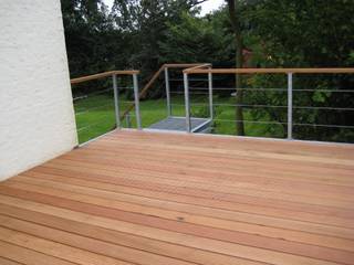 BangKirai terras met gegalvaniseerd stalen frame., WE-Maatdesign WE-Maatdesign Modern balcony, veranda & terrace Wood Wood effect