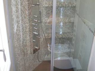 Piatti Doccia Pentagonali: Piatti doccia con forme personalizzate su misura, SILVERPLAT SILVERPLAT Modern bathroom