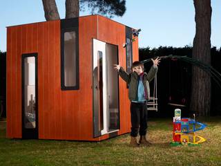 wooden playhouse, nordic style, SmartPlayhouse SmartPlayhouse Jardines de estilo moderno Madera Acabado en madera