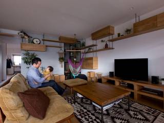 nionohama-apartment-house-renovation, ALTS DESIGN OFFICE ALTS DESIGN OFFICE Rustykalny salon Drewno O efekcie drewna