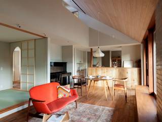 HOUSE IN CHIYOGAOKA, Mimasis Design／ミメイシス デザイン Mimasis Design／ミメイシス デザイン Moderne Wohnzimmer Holz Holznachbildung