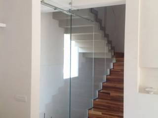 Scale in vetro e acciaio, SILVERPLAT SILVERPLAT Modern Corridor, Hallway and Staircase