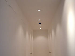 Appartement in Utrecht, Linda Zadelaar interierarchitectuur bni Linda Zadelaar interierarchitectuur bni Minimalist corridor, hallway & stairs