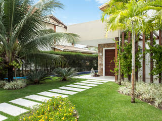 CASA PC 40, RODRIGO FONSECA | ARQUITETURA E INTERIORES RODRIGO FONSECA | ARQUITETURA E INTERIORES Maisons tropicales