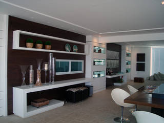 Residência em Nova Lima, Repsold Arquitetos Repsold Arquitetos Salas de estar modernas Madeira maciça Multi colorido