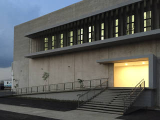 PARQUE INDUSTRIAL Y DE OFICINAS CASTILLO, EEC Arquitectos EEC Arquitectos Modern Study Room and Home Office