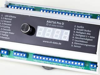 Automatische Treppenbeleuchtung für LEDs oder LED-Streifen inkl. Bewegungssensoren und Dämmerungsschalter, vh-data GmbH vh-data GmbH Pasillos, vestíbulos y escaleras modernos