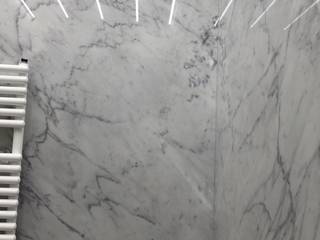 Comoda para ducha en marmol Amarillo Real, Giemme Marmi S.R.L. Giemme Marmi S.R.L. Phòng tắm phong cách kinh điển Đá hoa White