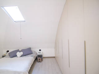 Mansarda 80 mq, Lascia la Scia S.n.c. Lascia la Scia S.n.c. Modern style bedroom