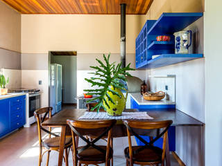 Fazenda Laranjeiras, ISLA ARQUITETURA, INTERIORES E DESIGN ISLA ARQUITETURA, INTERIORES E DESIGN Rustic style kitchen MDF