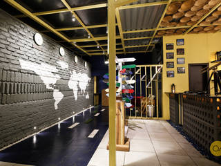 onFire Restaurant, Pune, ogling inches design architects ogling inches design architects Bedrijfsruimten