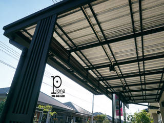 หลังคาโรงจอดรถ และกันสาด หลังคาเมทัลชีท โครงสร้างเหล็กสีดำด้าน, P-lona P-lona Garajes de estilo moderno Hierro/Acero
