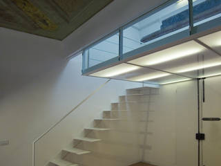 Soppalco , Lorenzo Rossi Architetti Lorenzo Rossi Architetti Modern Corridor, Hallway and Staircase