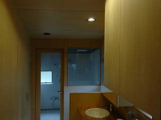 西荻窪の家, M+2 Architects & Associates M+2 Architects & Associates Casas de banho modernas Madeira Acabamento em madeira