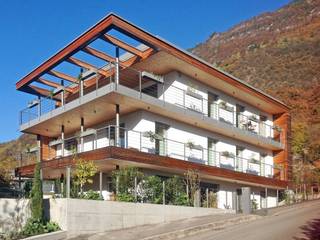 Tra Vigneto e Bosco, melle-metzen architects melle-metzen architects Modern balcony, veranda & terrace