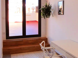 Atico y 2 Apartamentos en Barcelona, basarchitetti basarchitetti Modern Corridor, Hallway and Staircase
