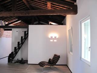Ristrutturazione Centro Storico a Bassano del Grappa, basarchitetti basarchitetti Living room