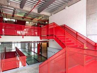 La Salle College, MRV ARQUITECTOS MRV ARQUITECTOS Pasillos, vestíbulos y escaleras de estilo moderno