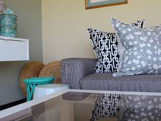 HOUSE WESTBROOK, Covet Design Covet Design Mediterranean style living room