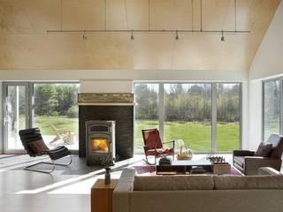 Farmstead Passive House, ZeroEnergy Design ZeroEnergy Design Modern living room Wood Wood effect