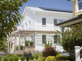 Margate Resilient Residence, ZeroEnergy Design ZeroEnergy Design Classic style houses White