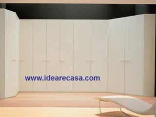 Armadio su Misura in Promo, IdeareCasa IdeareCasa モダンスタイルの寝室 エンジニアリングウッド 透明