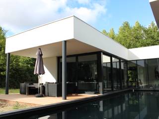 Black and White, AM architecture AM architecture Piscinas de estilo minimalista