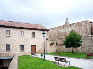 muralla medieval, rdl arquitectura rdl arquitectura Nhà phong cách mộc mạc